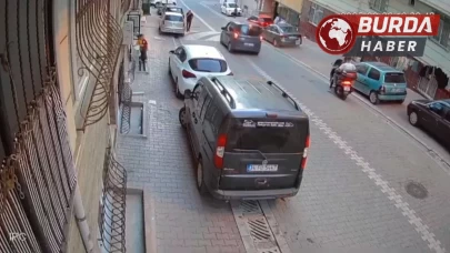 Esenyurt’ta tartıştığı ablasının arabasının camını çekiçle kırdı.