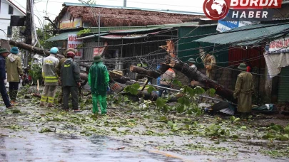 Vietnam’ı vuran Kajiki Tayfunu nedeniyle 3 kişi hayatını kaybetti.