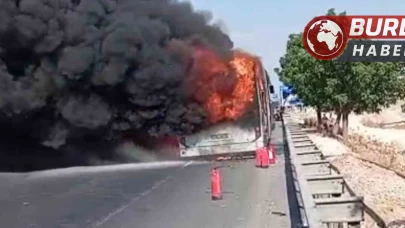 Şanlıurfa’da şehir içi yolcu otobüsü hararetten alev alev yandı.