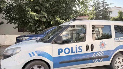 Evinin önünde silahlı saldırıya uğrayan şahıs bacağından yaralandı.