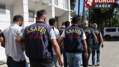 16 milyonluk soygun yaptılar, biri damda uyurken yakalandı.