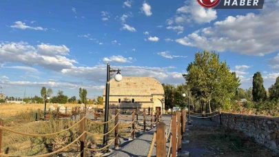 Ağrı’nın tarihi Hamur Kümbeti restore edilerek yeniden ziyarete açıldı