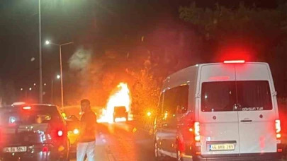 Bodrum’da seyir halindeki cip alev topuna döndü, sürücü zor kurtuldu.