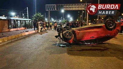 Otomobil, kaldırımda yürüyen yayalara çarptı: 3 kişi öldü