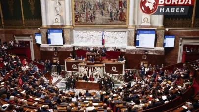 Fransa’da güvenoyu alamayan Başbakan François Bayrou hükümeti düştü.