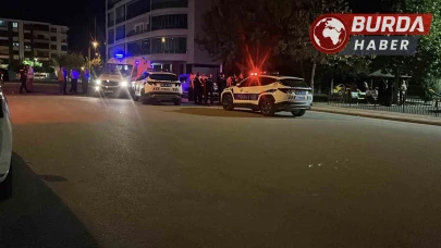 Parkta üvey babasını bıçaklayarak ağır yaraladı.