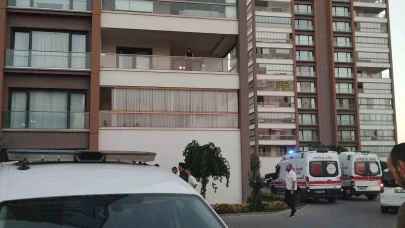 Boşanma aşamasındaki eşini çocuklarının gözü önünde öldürdü.