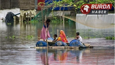 Hindistan’daki sel felaketinde en az 12 kişi hayatını kaybetti.