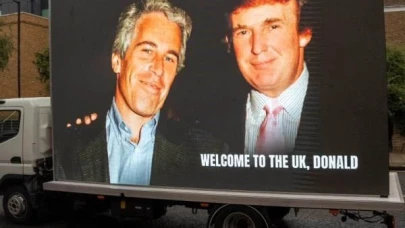 Trump ve Epstein’ın fotoğrafını yayınlayan araca polis el koydu.