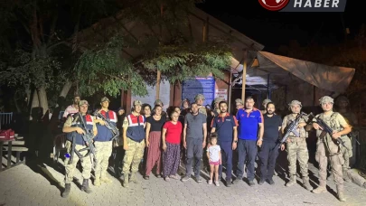 Tunceli'de ayılar nedeniyle mahsur kalan 6 kişilik aile kurtarıldı.