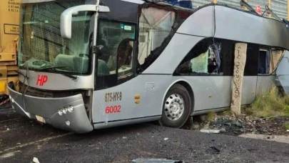 Meksika’da tren yolcu otobüsüne çarptı:  8 kişi öldü