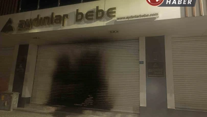 Bursa’da mağazayı ateşe veren şahıs olay esnasında video çekti.