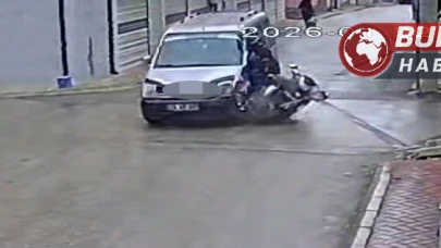 Eskişehir’de Motosiklet ile Otomobil Çarpıştı: Kurye Ağır Yaralandı