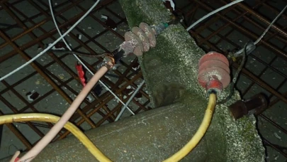 Fırtınada Devrilen Yüksek Gerilim Hattı Elektrik Kesintisine Yol Açtı