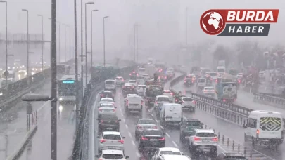 İstanbul'da Kar Trafiği Aksattı, Trafik Yoğunluğu Yüzde 51'e Ulaştı