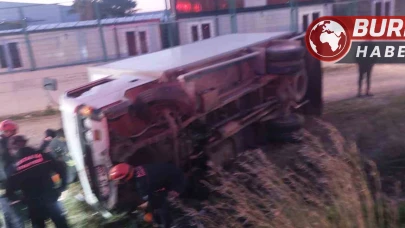 Serik'te Şarampole Devrilen Kamyonetin Sürücüsü Ağır Yaralandı