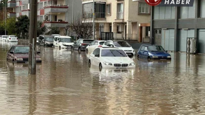 Aydın'da Şiddetli Sağanak Yağış Dereleri Taşırdı, Sokaklar Göle Dündü