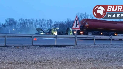 Ankara Akyurt'ta Trafik Kazasında Otomobil Alev Aldı