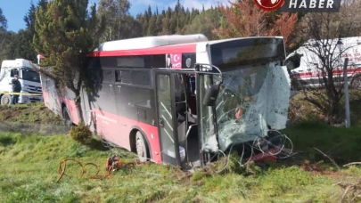 Bornova'da Belediye Otobüsü ile Panelvan Çarpıştı: 1 Ölü, 8 Yaralı
