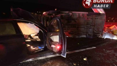 Anadolu Otoyolu'nda Minibüs ve Otomobil Çarpıştı: 1 Ölü, 3 Yaralı