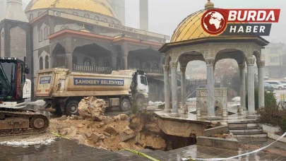 Gaziantep’te Yağış Sonrası Cami Avlusu Çöktü, Faciadan Dönüldü