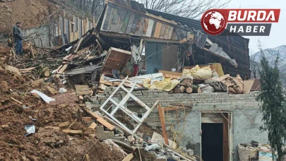 Artvin'de Kar Yağışı Sonrası Heyelan: Ev ve Ahır Yıkıldı