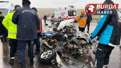 Adıyaman'da Otobüs ve Otomobil Çarpıştı: 3 Ölü, 1 Yaralı