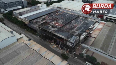 Bursa'da Fabrikada Gece Yarısı Çıkan Yangın Dronla Görüntülendi