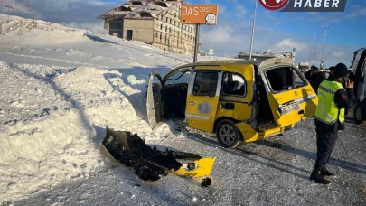 Kayseri'de Ticari Taksi ile Minibüs Çarpıştı: 16 Yaralı