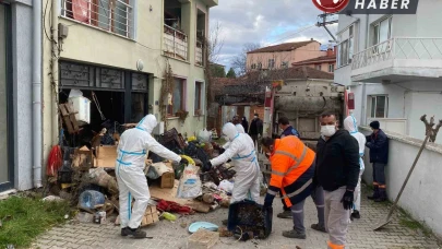 Nilüfer Belediyesi, Çöp Dolu Evden 9 Kamyon Atık Çıkardı