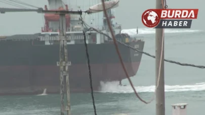 Sarıyer’de Karaya Oturan Gemi İçin Kurtarma Çalışmaları Devam Ediyor