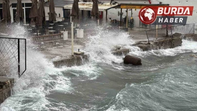 Bodrum’da Rüzgar 80 Km Hıza Ulaştı : Feribot Seferleri İptal Edildi