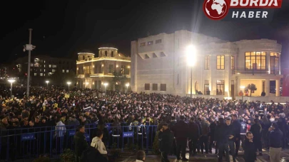 Asrın Felaketinin Yıl Dönümünde Binlerce Kişi Sessiz Yürüyüşte Buluştu