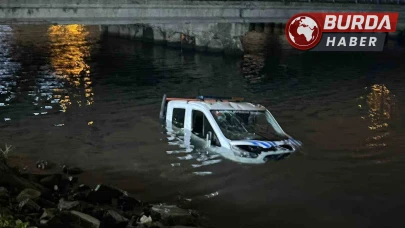 İstanbul'da İBB'ye Ait Zabıta Aracı Denize Düştü