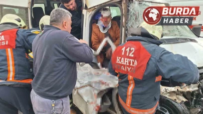 Adıyaman'da Tır ile Minibüs Çarpıştı, 7 Kişi Yaralandı