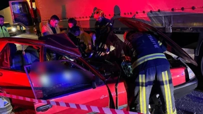 Tıra yandan çarpan otomobilde 1 kişi hayatını kaybetti