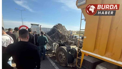 Mardin’de kamyon ile tır çarpıştı: 1 kişi yaralandı