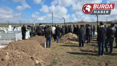 Köpeklerin saldırısı sonucu ölen çocuk toprağa verildi