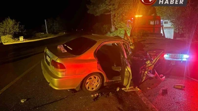 Alkollü sürücünün kullandığı otomobil park halindeki araçlara çarptı