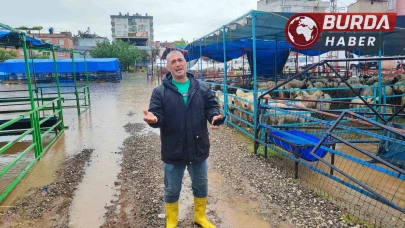Adana’da kurban pazarını sel vurdu