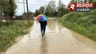 Sağanak köprü yıktı, tarım arazileri ve evleri su bastı