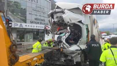 Tır ışıklarda duran tankere çarptı: 1 kişi hayatını kaybetti