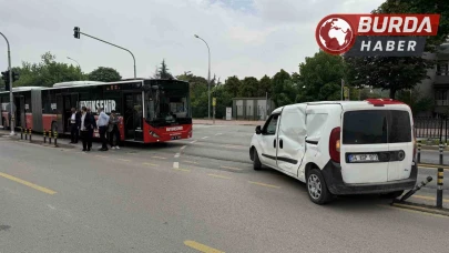 Yasak dönüş kazayı getirdi: 13 yaralı