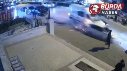 Ambulansın karıştığı zincirleme kazada 3 kişi yaralandı
