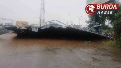 Aydın’da sağanak ve fırtına etkili oldu: Çatılar uçtu