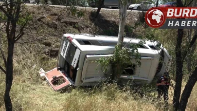 Balıkesir’de yolcu minibüsü ile otomobil kaza yaptı; 14 kişi yaralandı