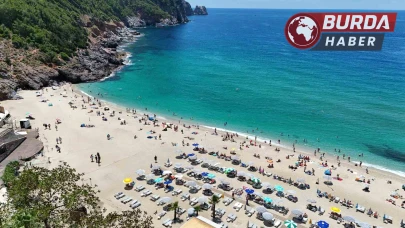 Kleopatra Plajı turistlerle doldu