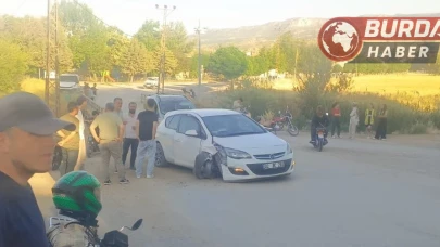 Adıyaman'da otomobil elektrik direğine çarptı: 5 yaralı