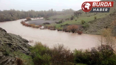 Eriyen kar suları Karasu ve Fırat’ın su seviyesini artırdı