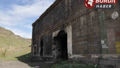 Kars’taki tarihi tabyalar hayvan barınağına dönüştü